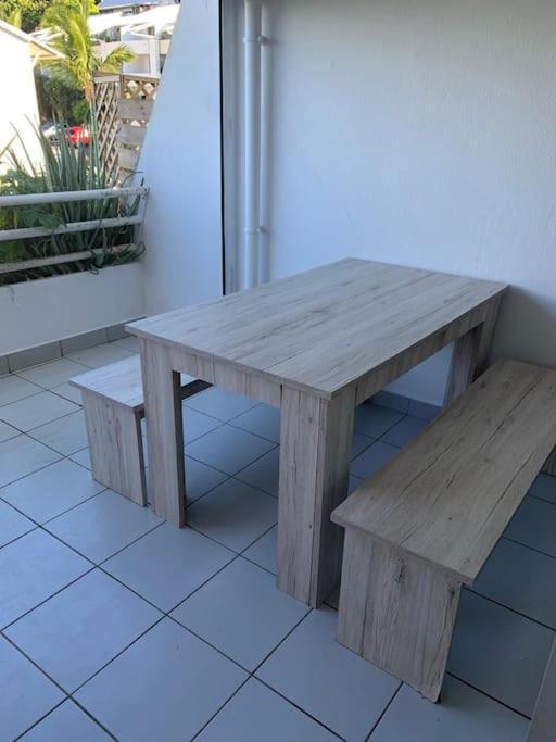 Petit Prix Et Grand Confort A Saint Gilles Les Bains 外观 照片