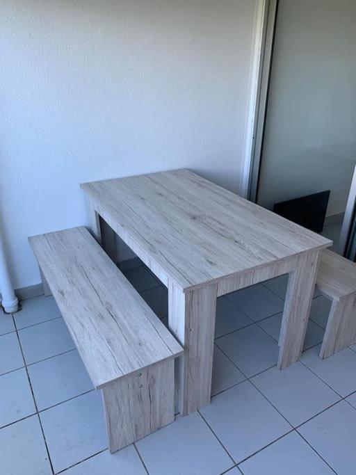 Petit Prix Et Grand Confort A Saint Gilles Les Bains 外观 照片