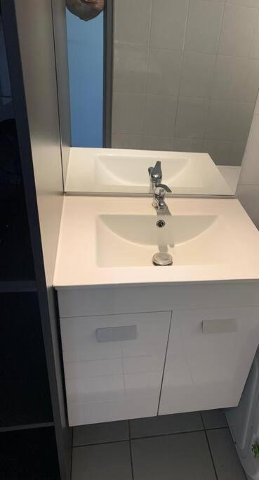Petit Prix Et Grand Confort A Saint Gilles Les Bains 外观 照片