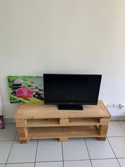 Petit Prix Et Grand Confort A Saint Gilles Les Bains 外观 照片