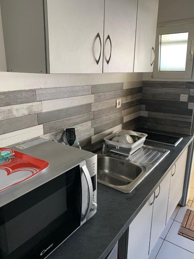 Petit Prix Et Grand Confort A Saint Gilles Les Bains 外观 照片